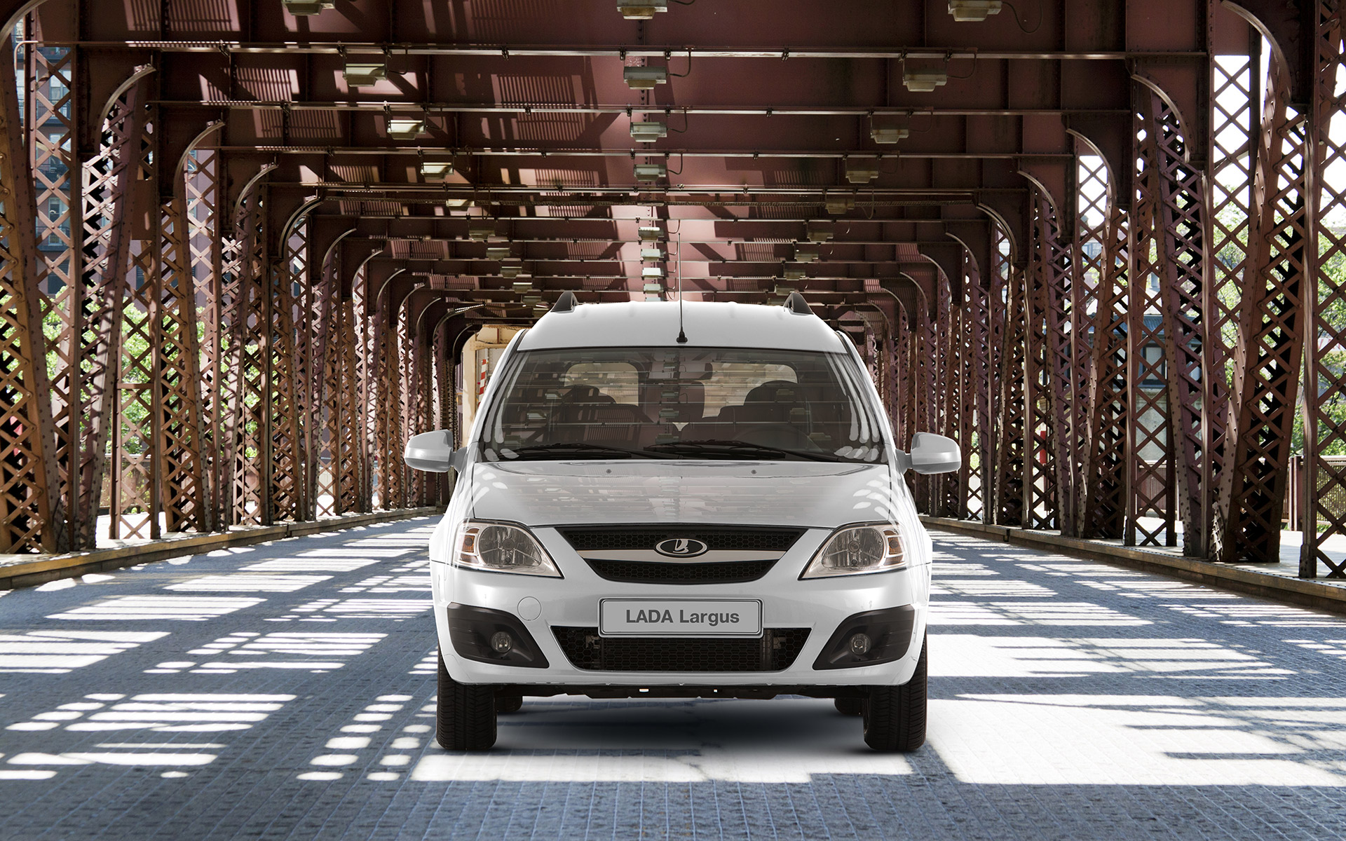 /img/cars/1637052230-exterior_lada_Largus_universal_8.jpg