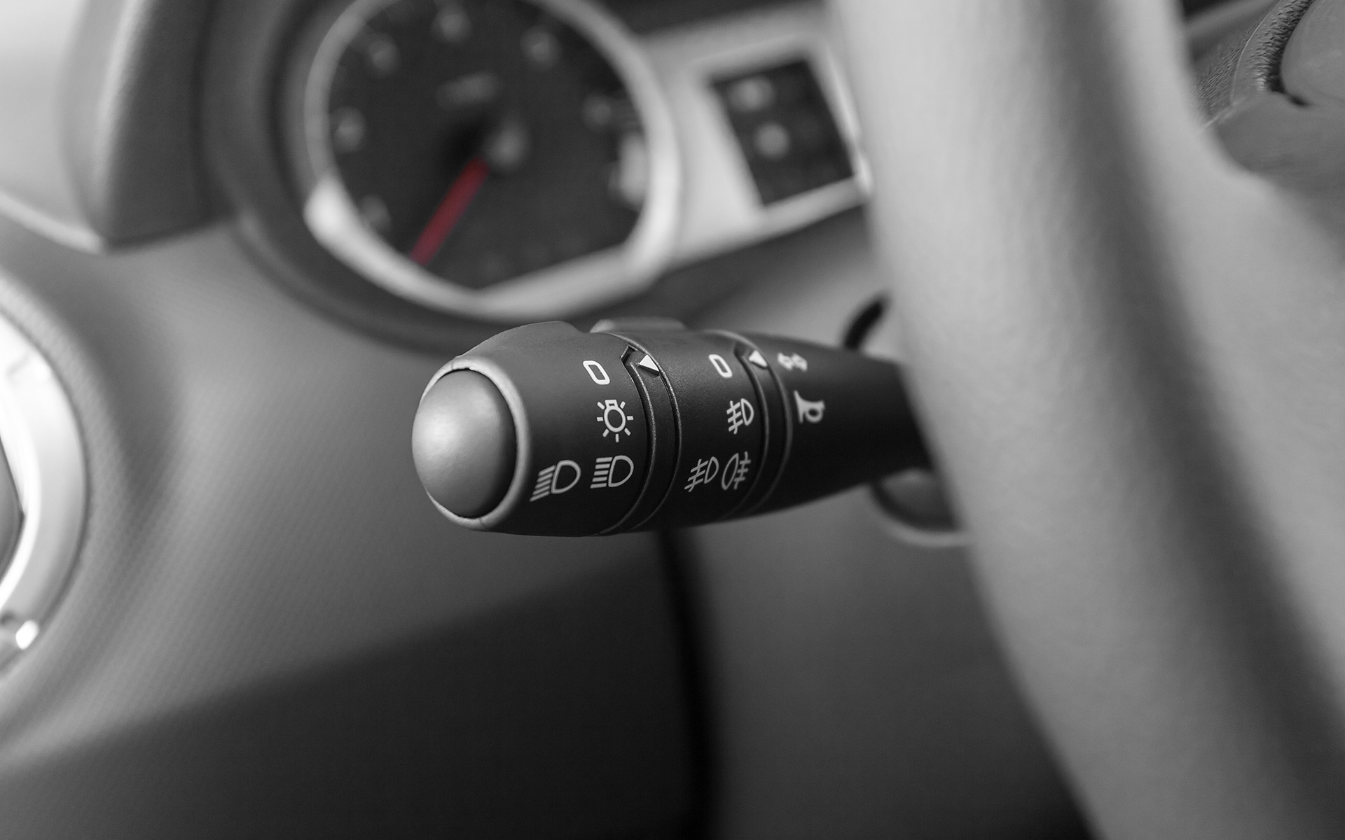 /img/cars/1637052231-interior_lada_Largus_universal_4.jpg