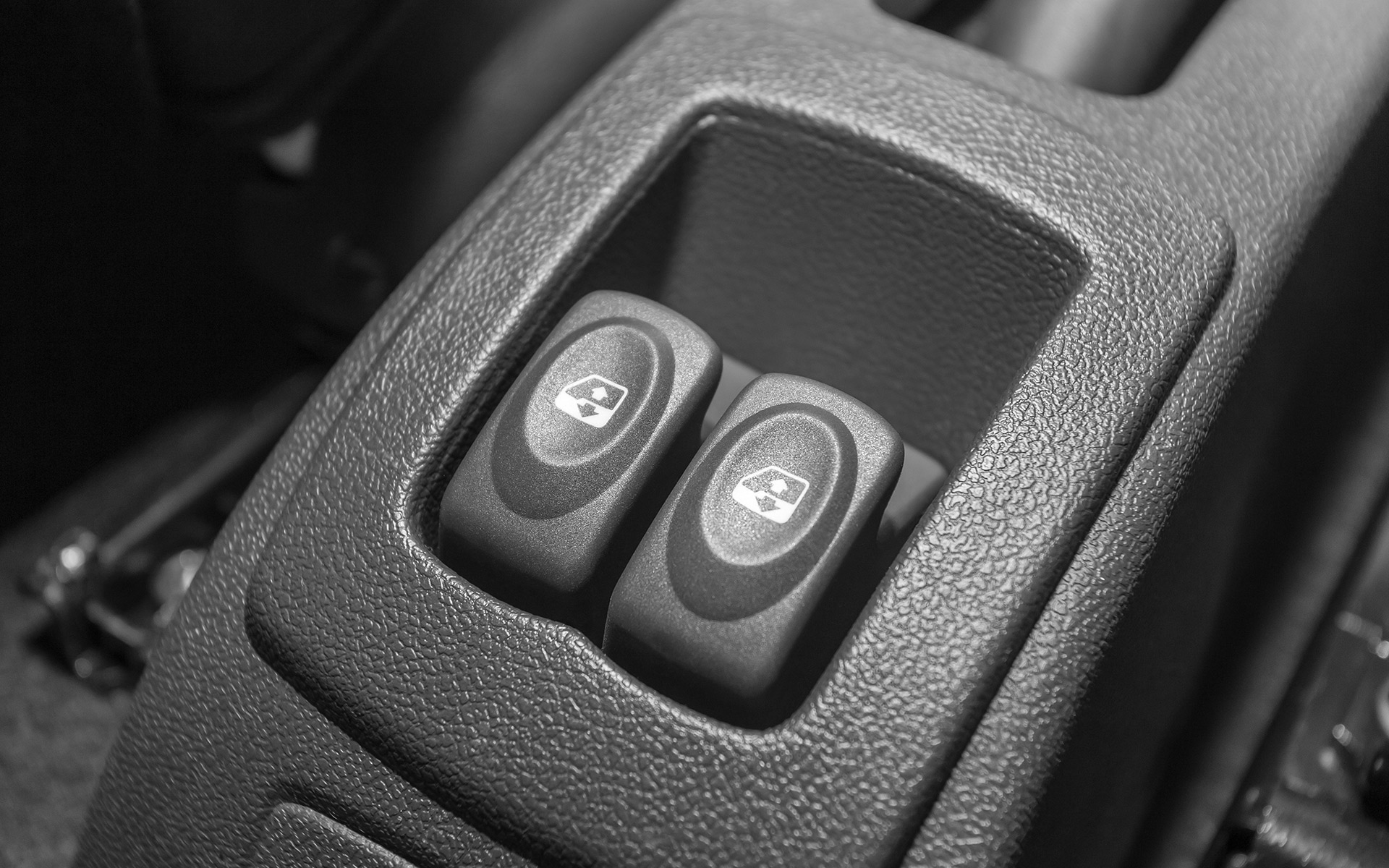 /img/cars/1637052231-interior_lada_Largus_universal_5.jpg