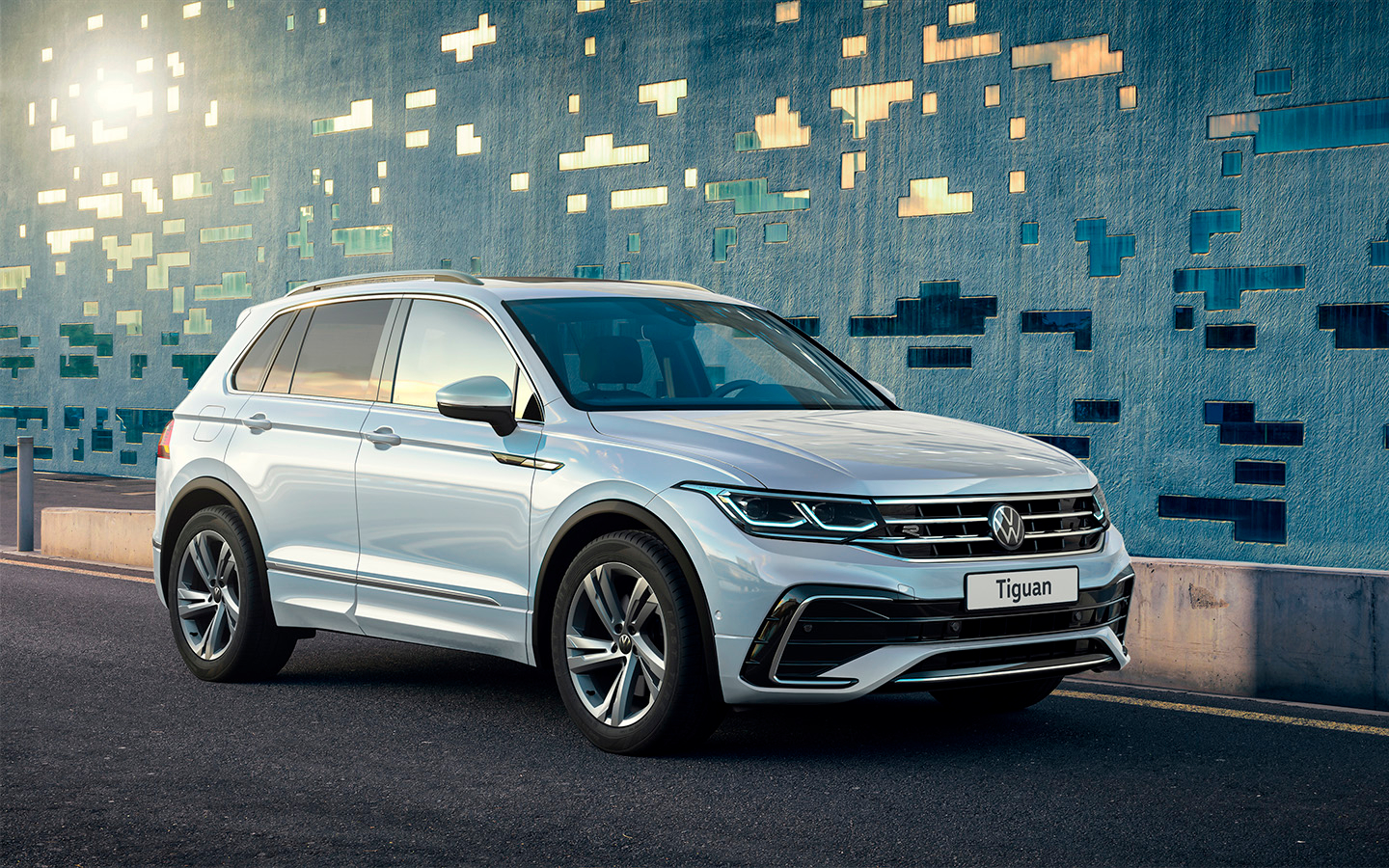 /img/cars/1637054119-exterior_volkswagen_Tiguan_New_2.jpg