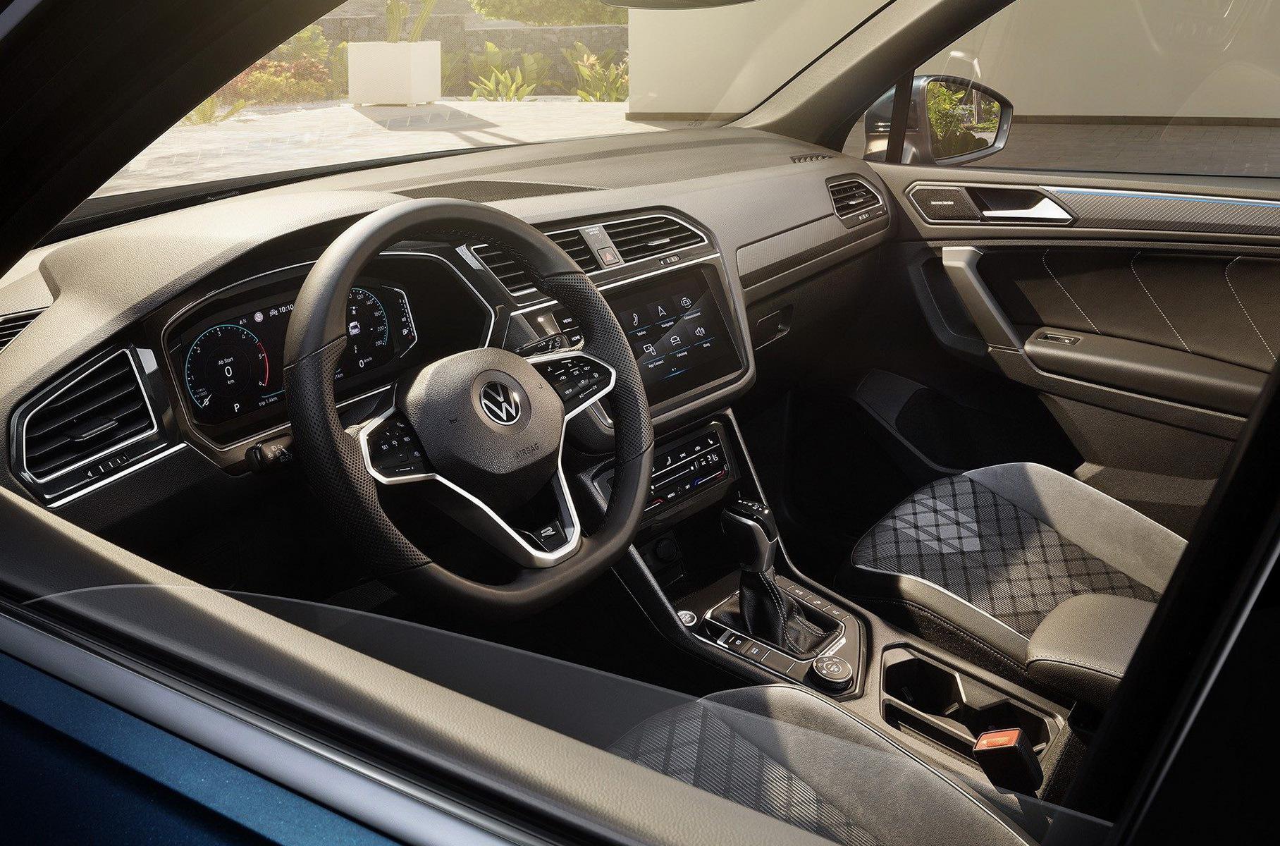 /img/cars/1637054119-interior_volkswagen_Tiguan_New_2.jpg