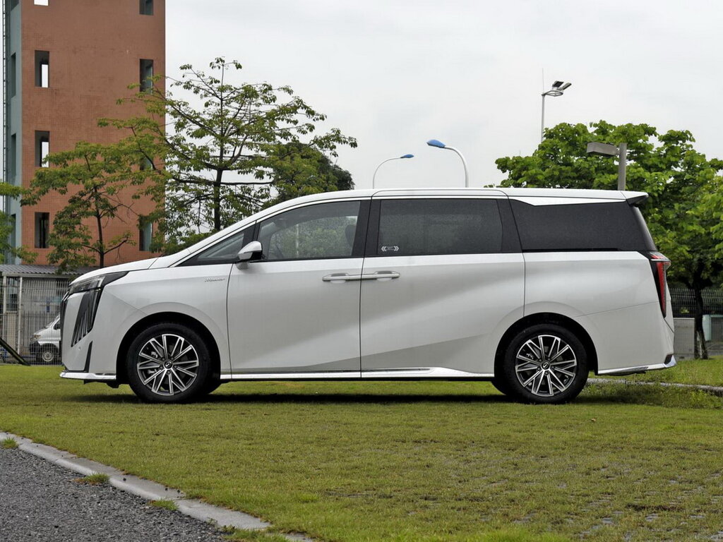 /img/cars/1712329629-gac_trumpchi_m8_1158925.jpg