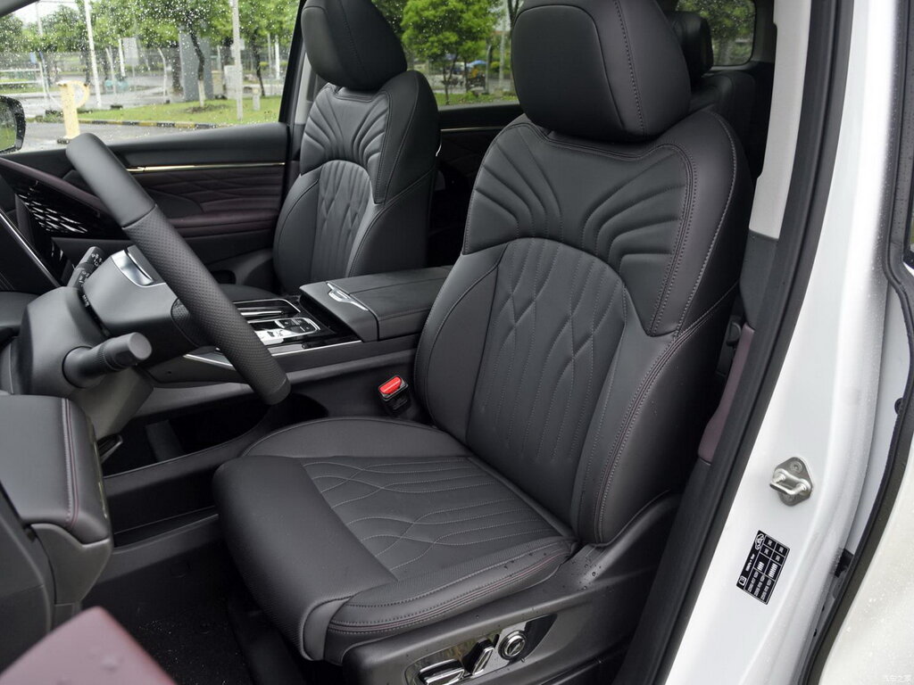 /img/cars/1712329629-gac_trumpchi_m8_1158931.jpg
